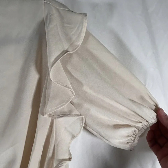 Express Blouse Women's XS Cream Short Sleeve Vneck Semi Sheer Top - Picture 6 of 10